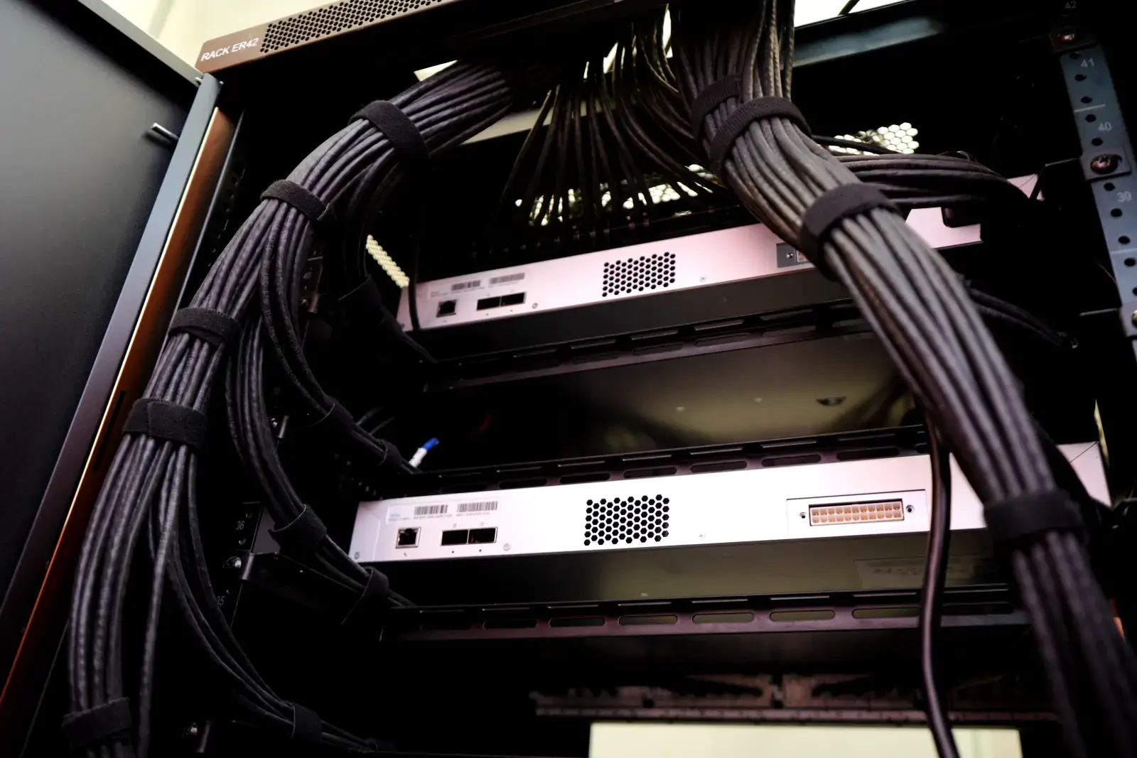 Structured cabling in a rack